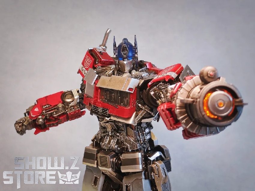 Optimus Prime variant with energon weapons and dynamic battle posture Optimus Prime variant with energon weapons and dynamic battle posture