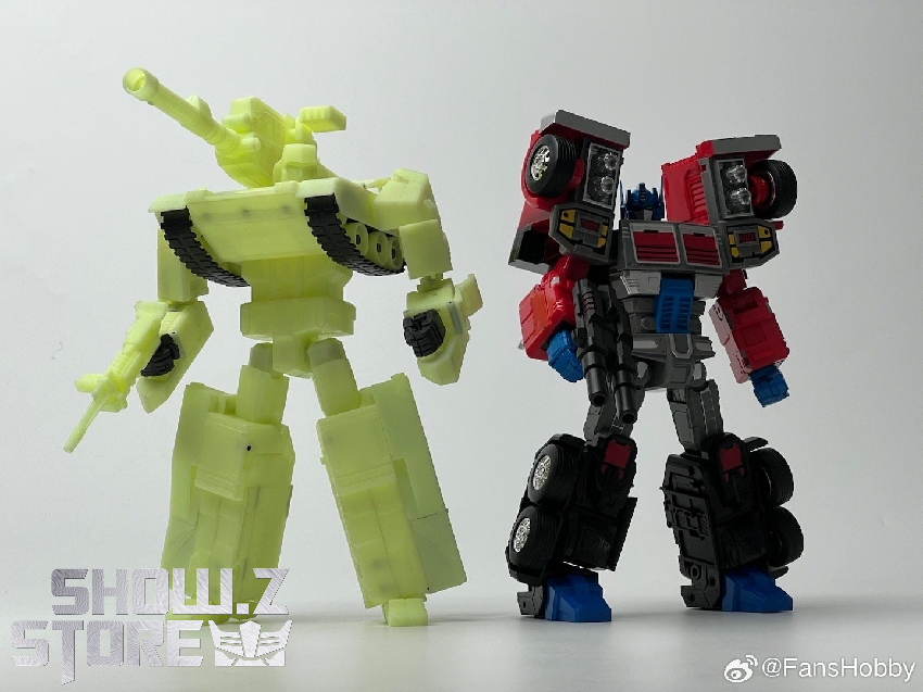 FansHobby Megatron G2 Transformers white robot standing battle ready FansHobby Megatron G2 Transformers white robot standing battle ready