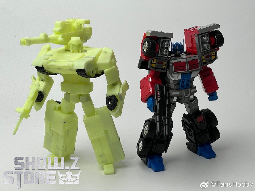 FansHobby MB-10 prototype display museum shop showcasing white robot FansHobby MB-10 prototype display museum shop showcasing white robot