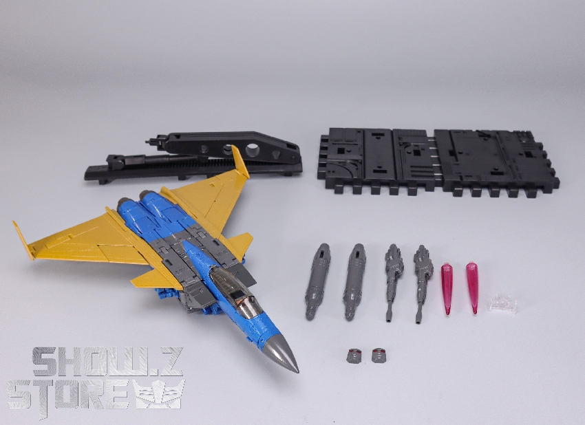 MPU-03 deluxe robot warrior with extended weapon configurations MPU-03 deluxe robot warrior with extended weapon configurations