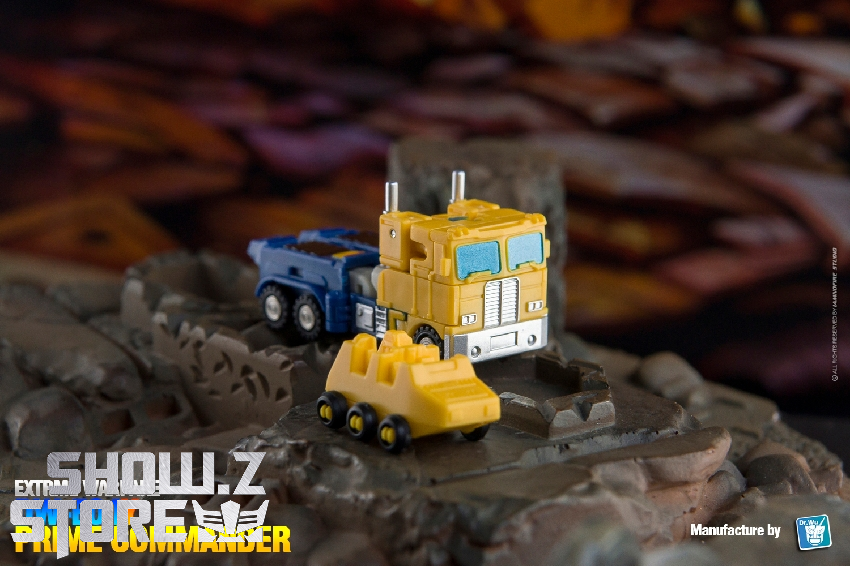 Dr.Wu DW-E04Y Prime Commander yellow robot with articulated joints Dr.Wu DW-E04Y Prime Commander yellow robot with articulated joints