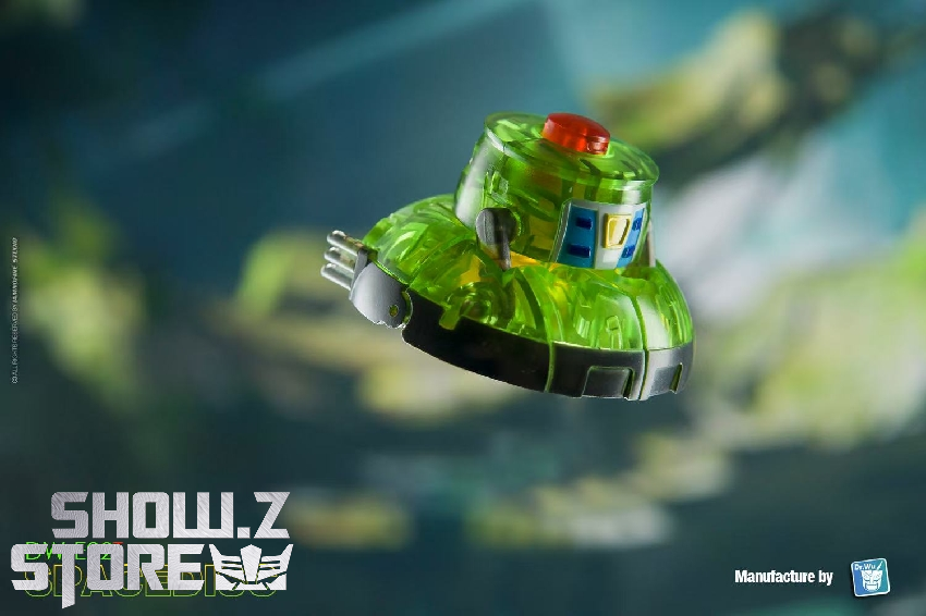 Dr.Wu Space Disc and Wasp transparent green robot toys in flight Dr.Wu Space Disc and Wasp transparent green robot toys in flight
