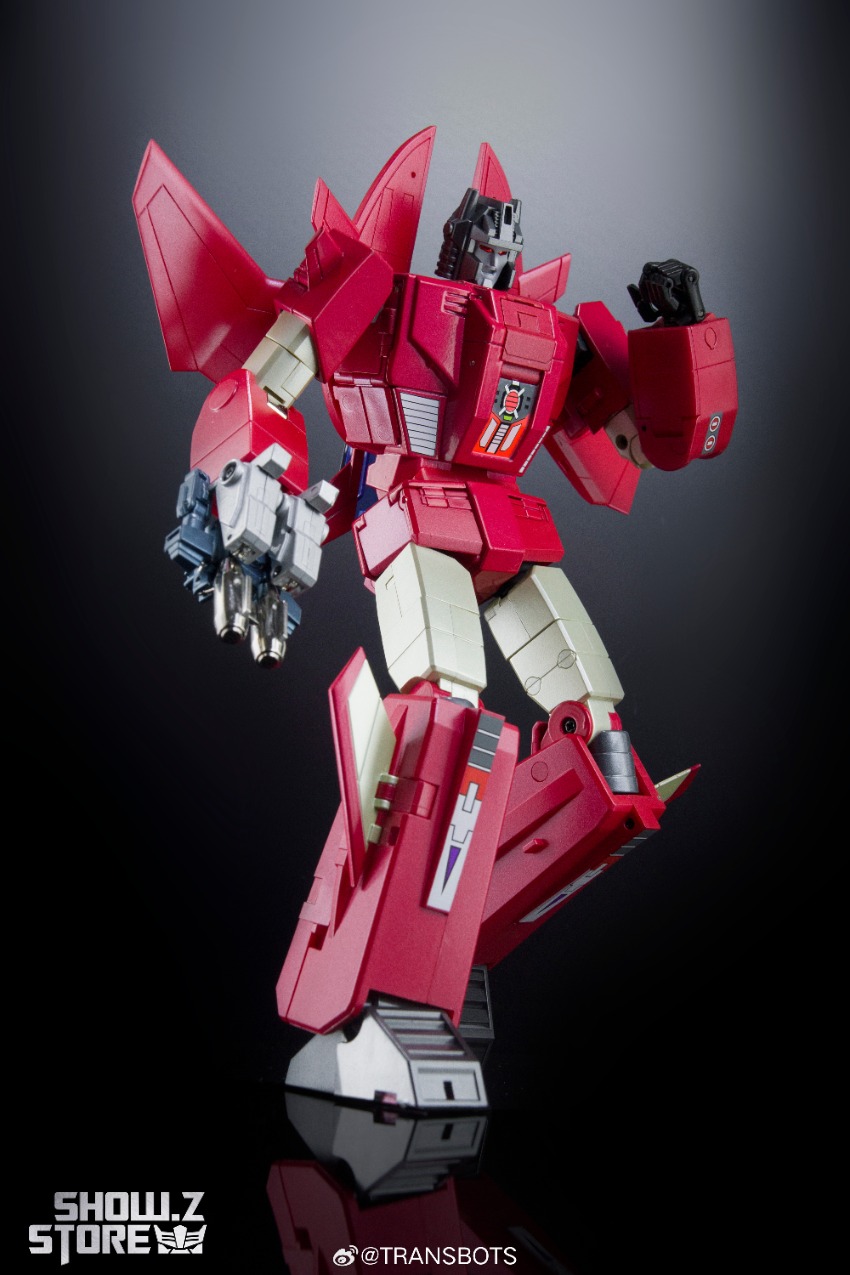Dynamic pose demonstrating detailed mechanical transformation articulation capability Dynamic pose demonstrating detailed mechanical transformation articulation capability