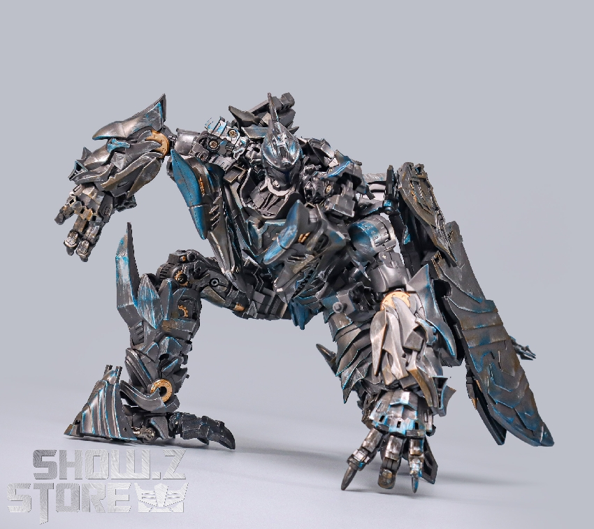 TW-1104 Strafe Transformer with detachable accessories TW-1104 Strafe Transformer with detachable accessories