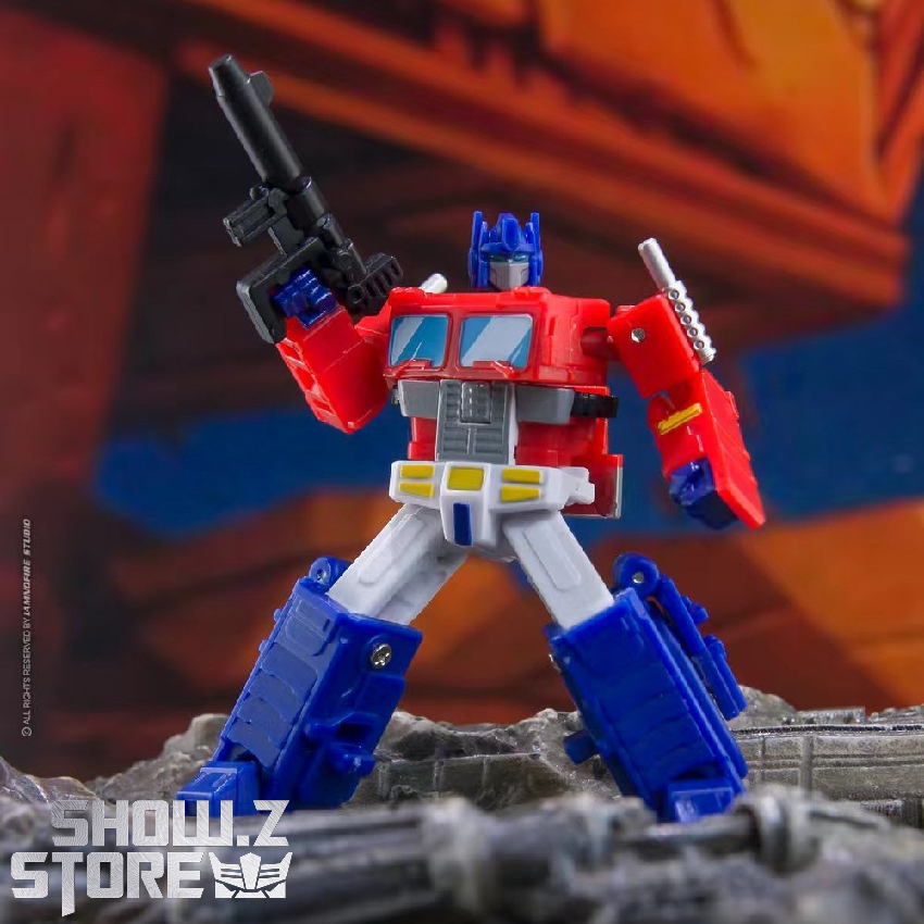 Dr.Wu DW-E04M red robot figure in standing pose Dr.Wu DW-E04M red robot figure in standing pose