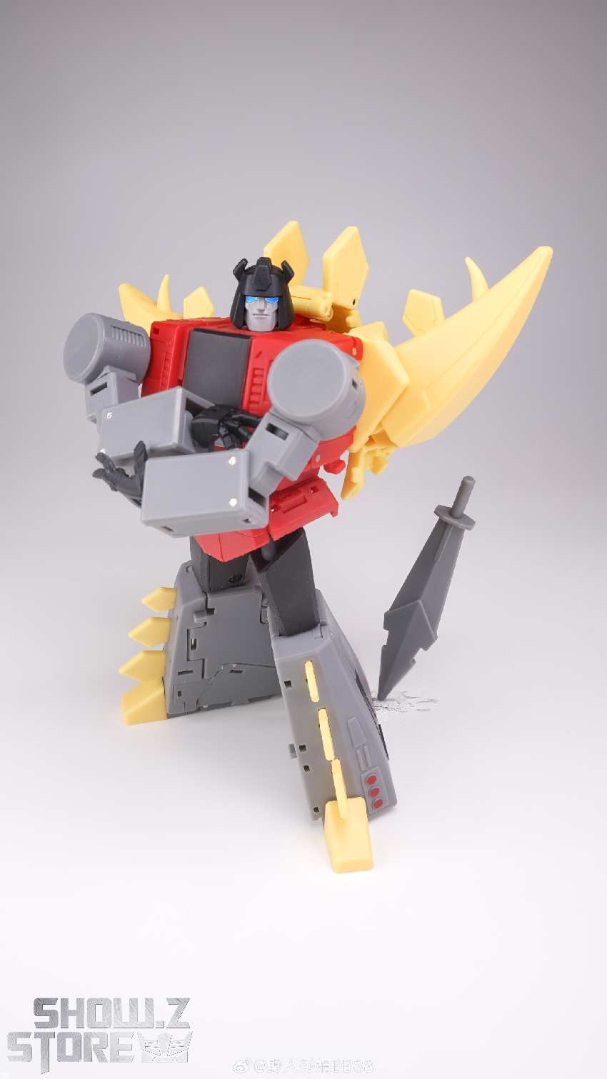 Stegosaurus Snarl figure in action pose with extended yellow armor plates weapons Stegosaurus Snarl figure in action pose with extended yellow armor plates weapons