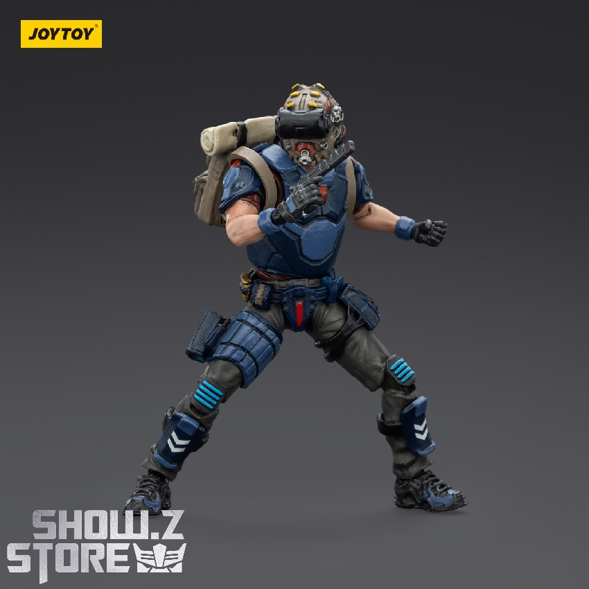 Dark Source Arthur with dual weapons posed dynamically Dark Source Arthur with dual weapons posed dynamically