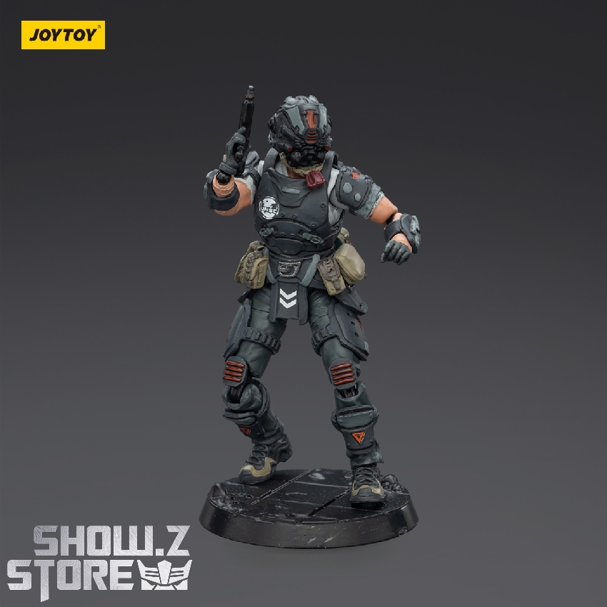Liam figure side view with dual weapons Liam figure side view with dual weapons