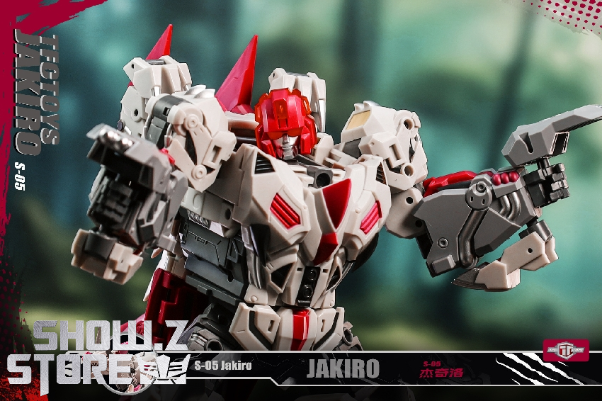 TFC Toys Satan Jakiro Hun-Grrr robot mode outdoor jungle setting TFC Toys Satan Jakiro Hun-Grrr robot mode outdoor jungle setting
