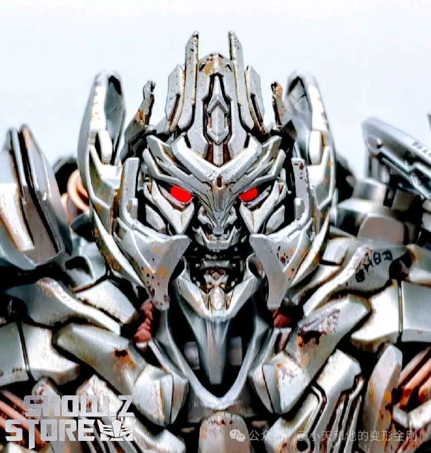 AMK PRO Megatron model in dynamic pose with detailed panel lining and weathering AMK PRO Megatron model in dynamic pose with detailed panel lining and weathering