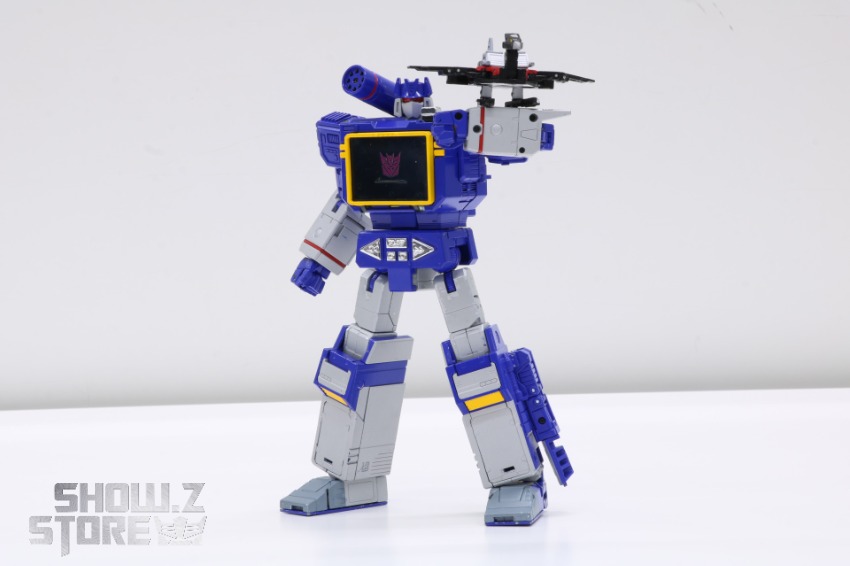 Full display of Soundwave with transformation accessories Full display of Soundwave with transformation accessories