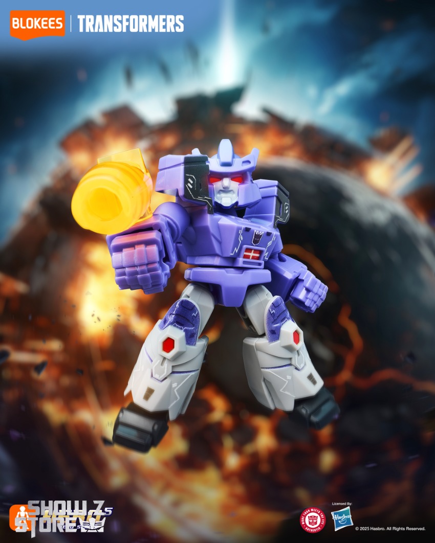 Purple robot and yellow Transformer action poses Purple robot and yellow Transformer action poses