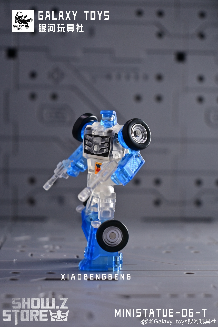 XiaoBengBeng Beachcomber robot mode standing pose XiaoBengBeng Beachcomber robot mode standing pose