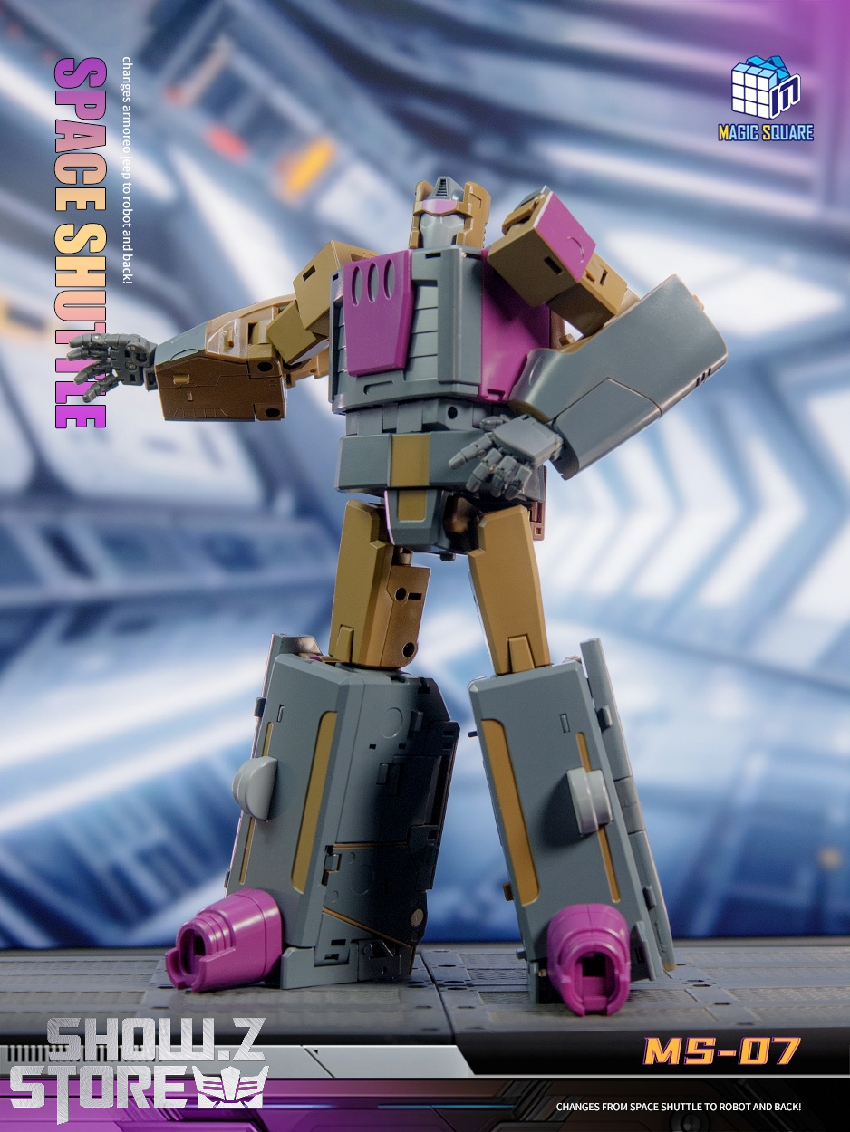 Space Shuttle Blastoff in robot mode with weapon Space Shuttle Blastoff in robot mode with weapon