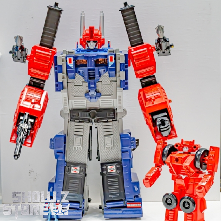 Missing Link Delta Magnus with extended weapon arm Missing Link Delta Magnus with extended weapon arm