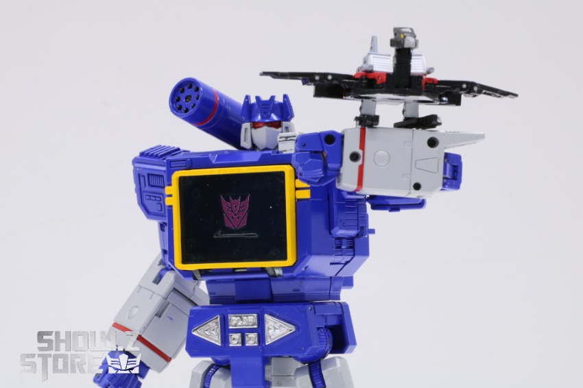 Takara Tomy Masterpiece Gattai MPG-19 Soundwave blue and white robot with display screen Takara Tomy Masterpiece Gattai MPG-19 Soundwave blue and white robot with display screen