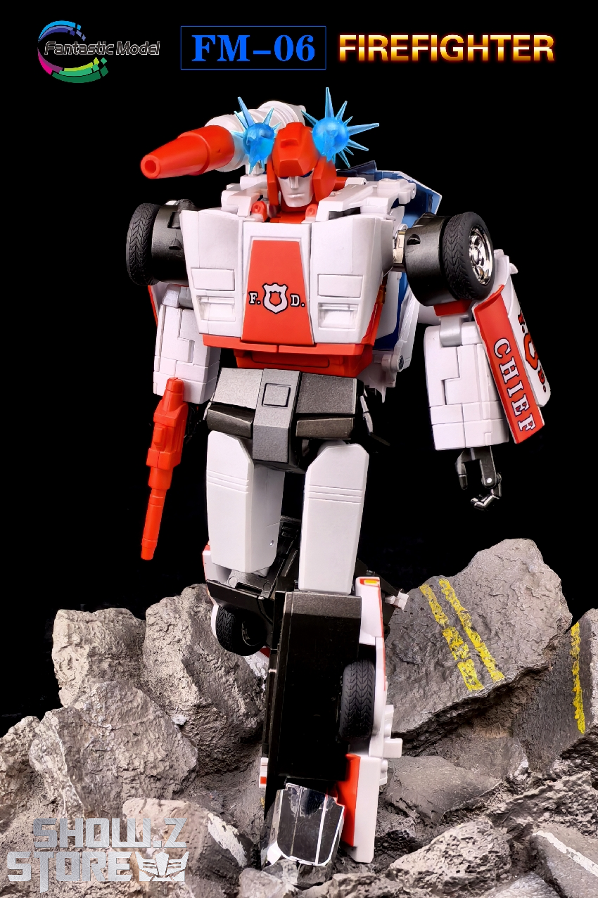 FM-06 Firefighter red white black robot armor combat stance FM-06 Firefighter red white black robot armor combat stance
