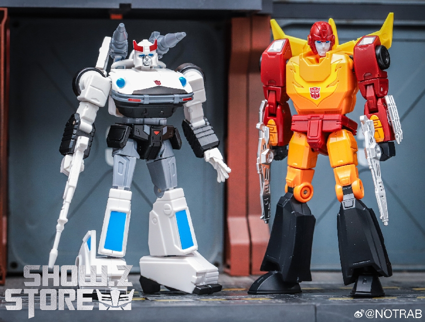 Yolopark AMK Mini Wave 2 white and orange robot transformers Yolopark AMK Mini Wave 2 white and orange robot transformers