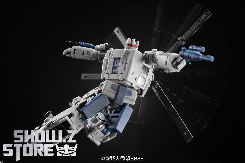 Metallic robot with repaint details posed dynamically Metallic robot with repaint details posed dynamically