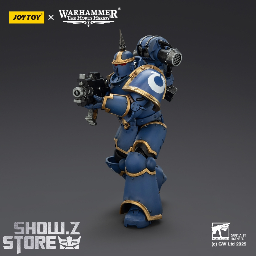 JoyToy Warhammer Ultramarines blue legionary side view with gun weapon JoyToy Warhammer Ultramarines blue legionary side view with gun weapon