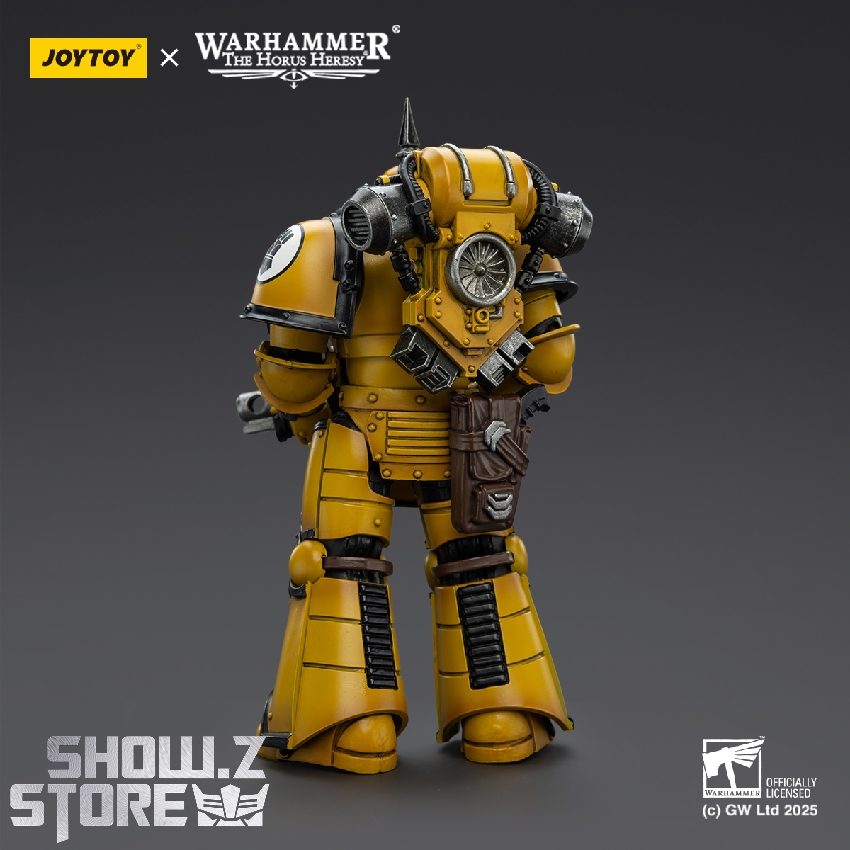 JoyToy Warhammer Imperial Fists yellow armor space marine back view detail JoyToy Warhammer Imperial Fists yellow armor space marine back view detail