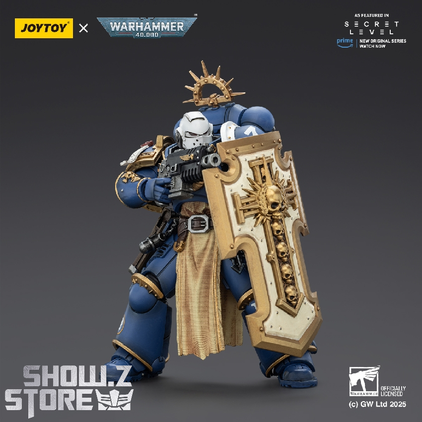 JoyToy Ultramarines Levantus side view with power sword JoyToy Ultramarines Levantus side view with power sword