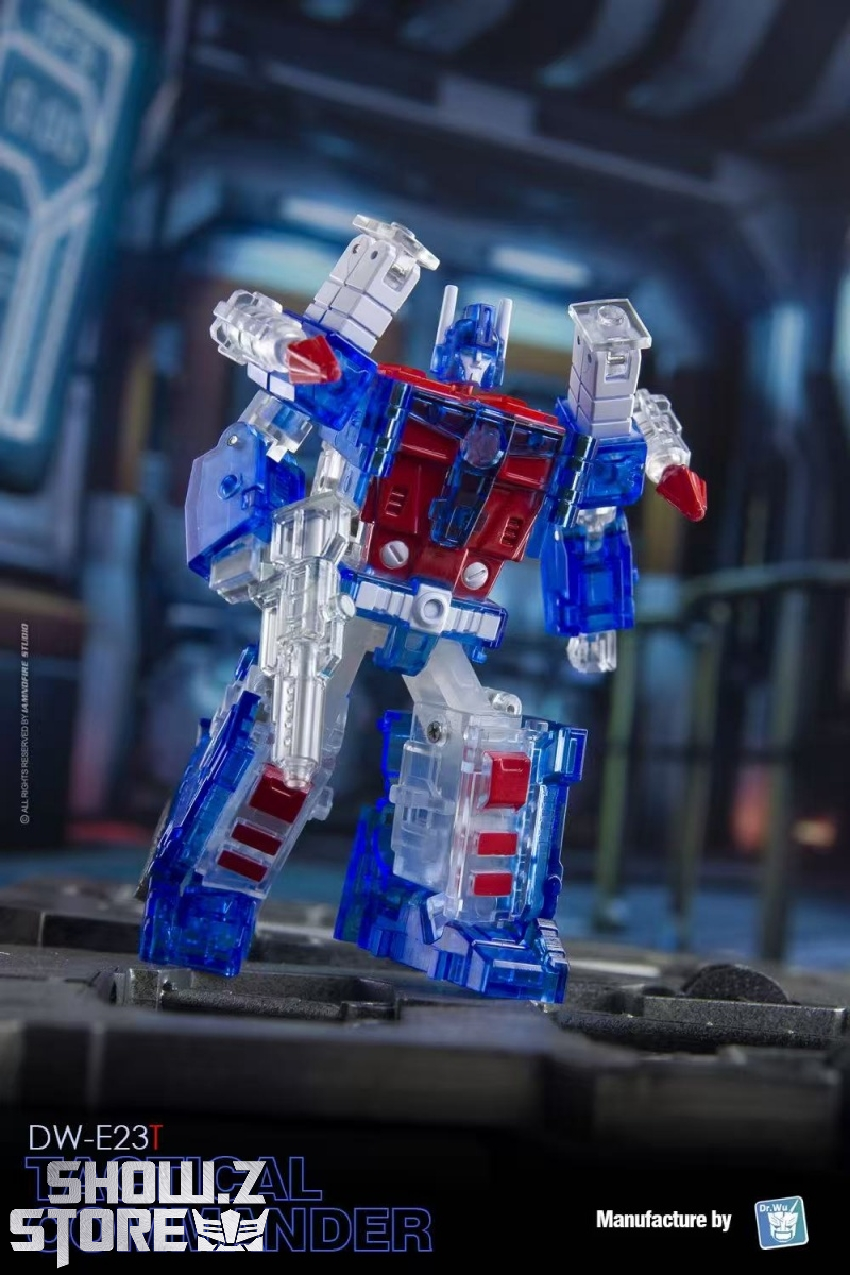 Ultra Magnus with all parts and accessories displayed Ultra Magnus with all parts and accessories displayed