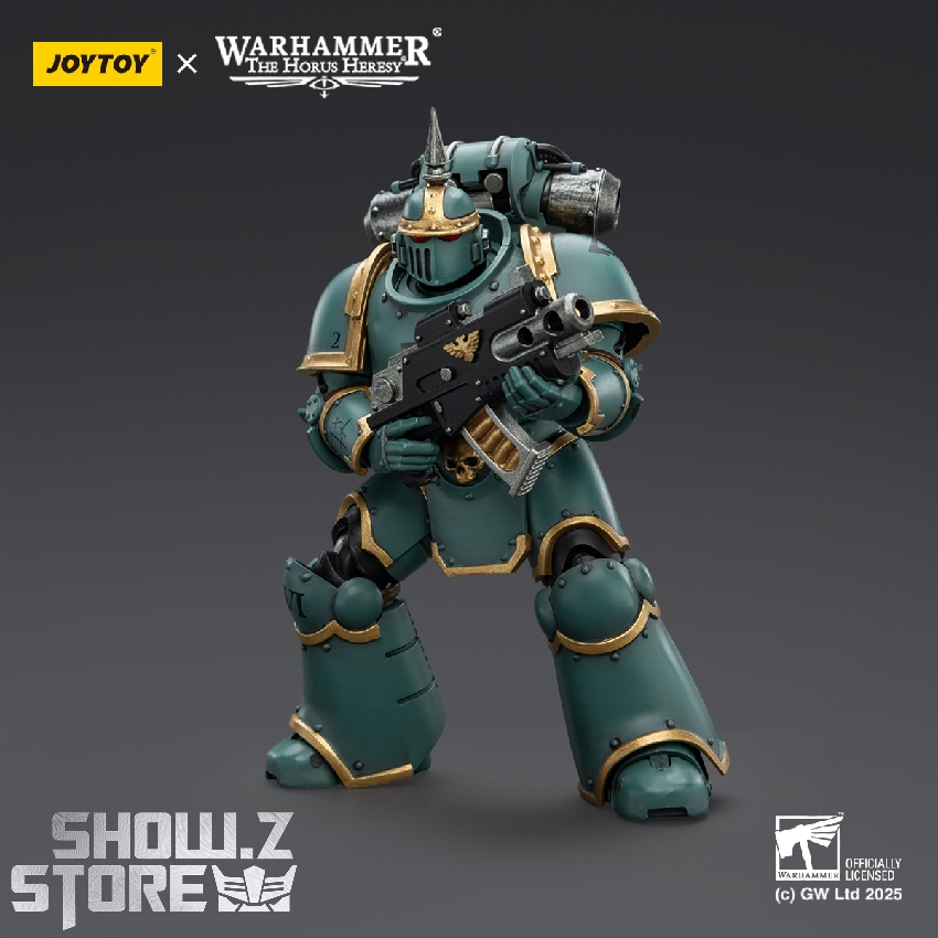 JoyToy Warhammer Sons of Horus red armor marine front facing stance JoyToy Warhammer Sons of Horus red armor marine front facing stance