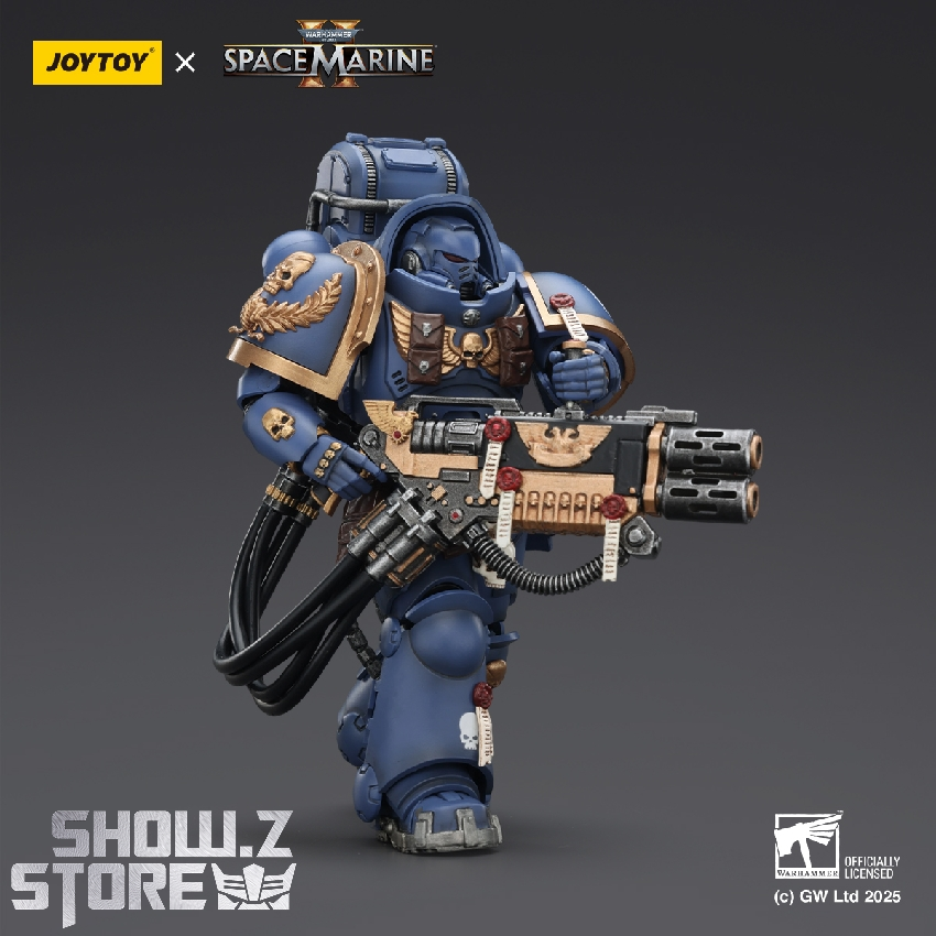 JoyToy 1/18 Warhammer 40K Ultramarines Heavy Artificer front armor view JoyToy 1/18 Warhammer 40K Ultramarines Heavy Artificer front armor view