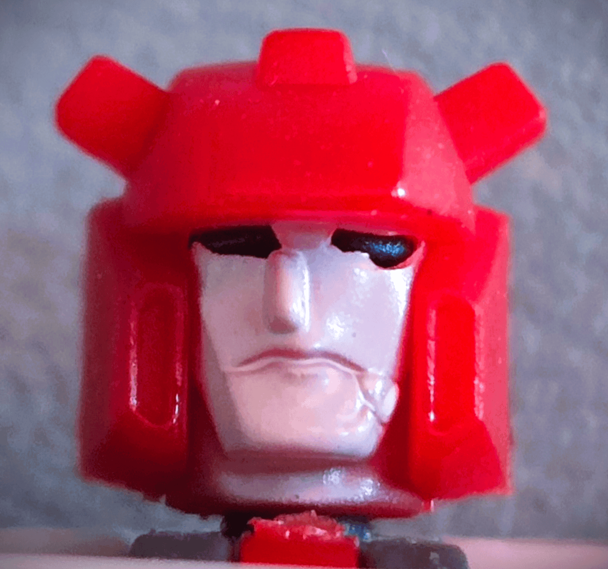Magic Square Red Alert robot head close-up detail shot Magic Square Red Alert robot head close-up detail shot