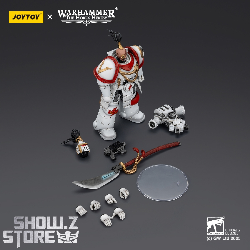JoyToy Warhammer White Scars Praetor with interchangeable parts displayed JoyToy Warhammer White Scars Praetor with interchangeable parts displayed