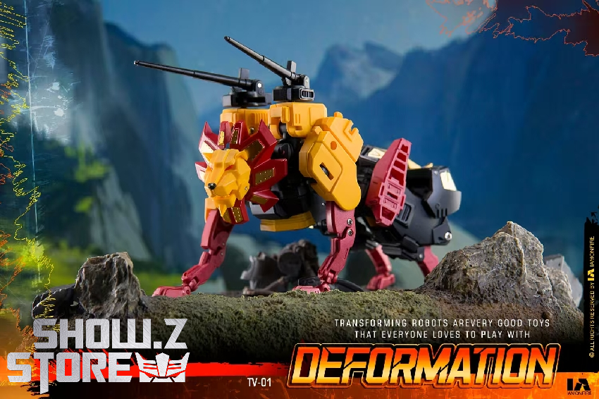 Predaking Series Razorclaw in standing robot form with extended limbs Predaking Series Razorclaw in standing robot form with extended limbs