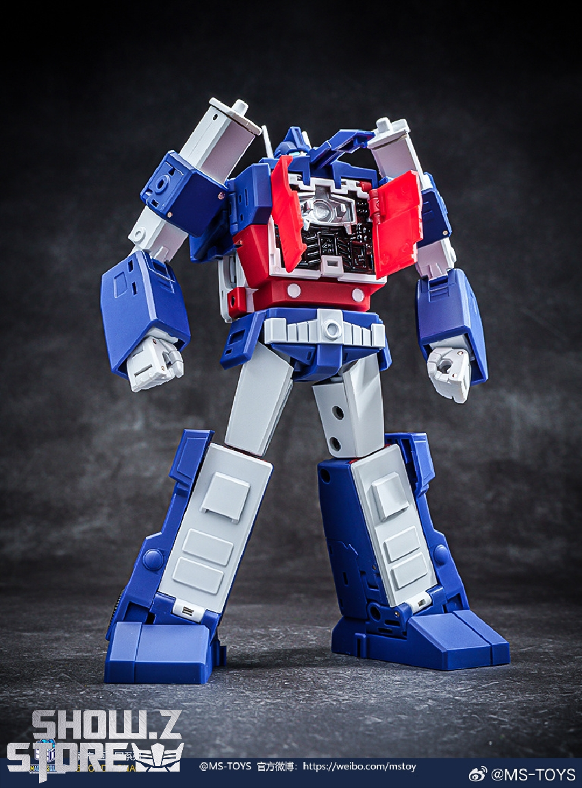 Magic Square Ultra Magnus detailed robot form blue white red paint Magic Square Ultra Magnus detailed robot form blue white red paint