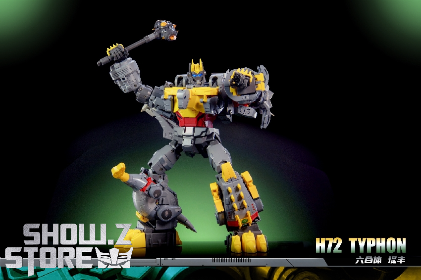 Newage H72 Typho robot side view with extended arm Newage H72 Typho robot side view with extended arm