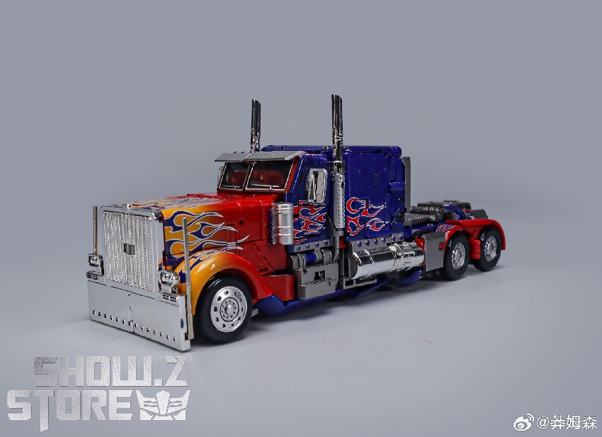 Red and blue Transformers truck mode white cab and blue trailer Red and blue Transformers truck mode white cab and blue trailer