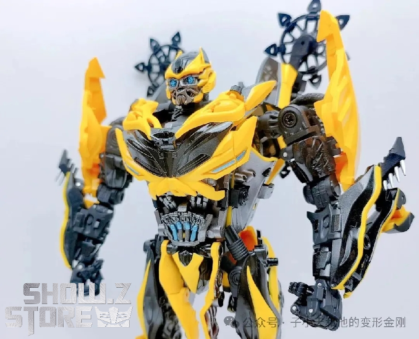 R-11 Buzz Guardian Bumblebee robot figure with multiple accessory parts display R-11 Buzz Guardian Bumblebee robot figure with multiple accessory parts display