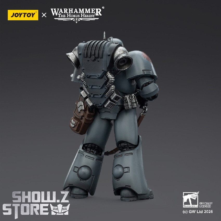 JoyToy Space Wolves MKVI Legionary side armor detail pose JoyToy Space Wolves MKVI Legionary side armor detail pose