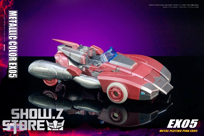 Zeta Toys EX-05 Arcee robot showing transformation detail Zeta Toys EX-05 Arcee robot showing transformation detail