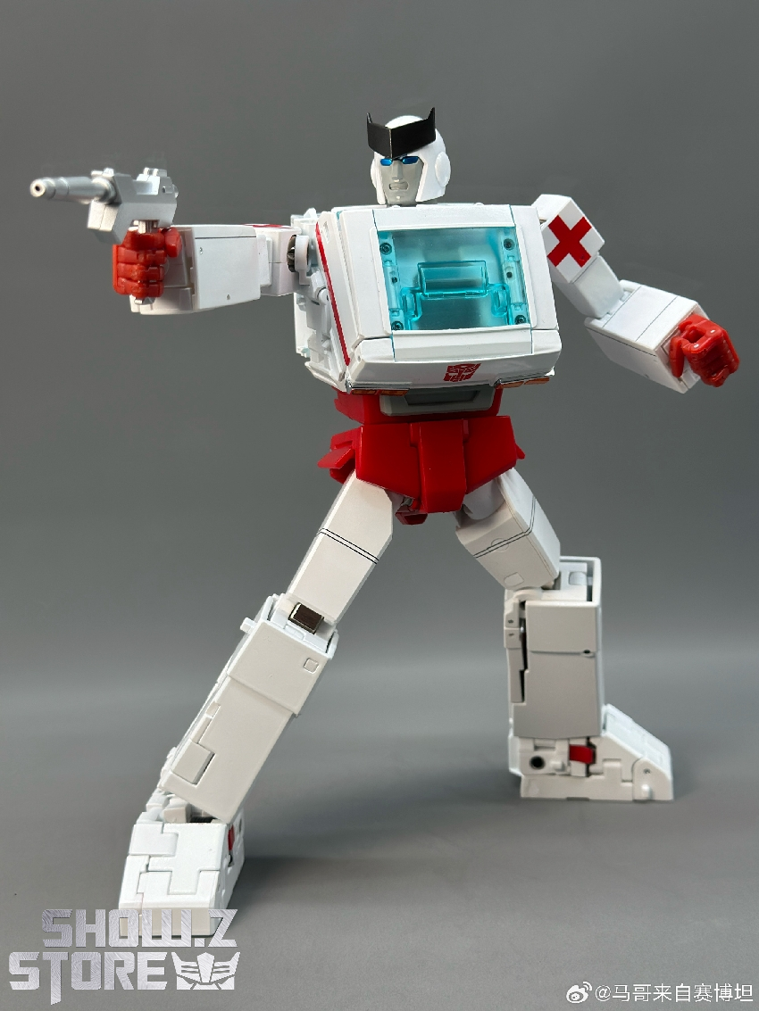 White and red medical Ratchet Transformer robot mode detailed action figure White and red medical Ratchet Transformer robot mode detailed action figure