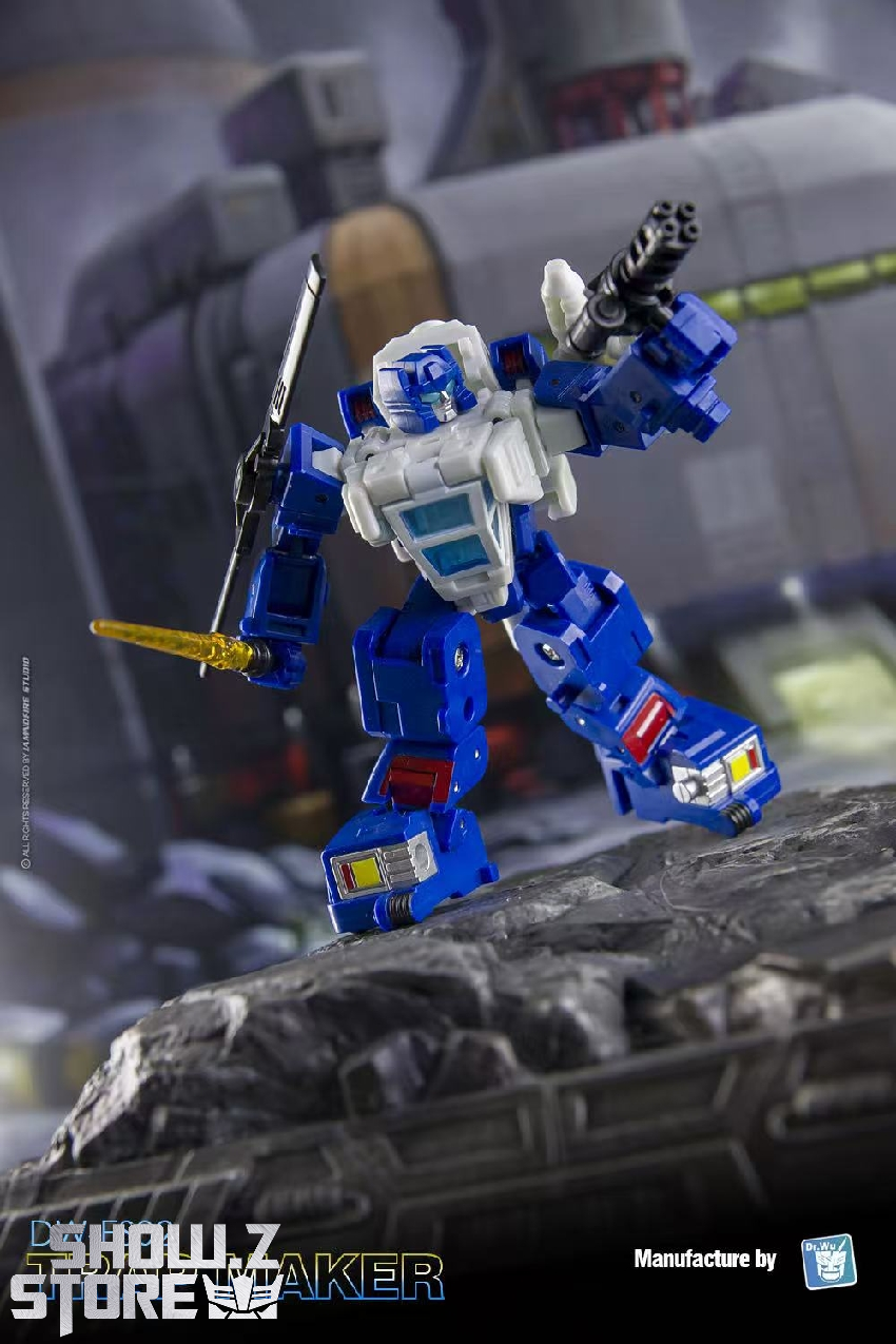 Dr.Wu white blue robot warrior vehicle conversion standing position Dr.Wu white blue robot warrior vehicle conversion standing position