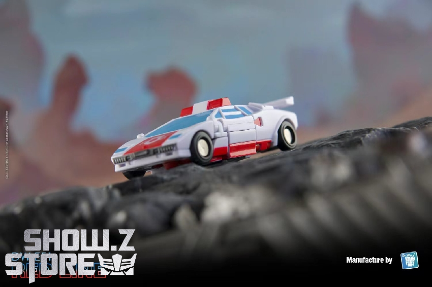 Dr.Wu red alert minicon robot red and white police car figure Dr.Wu red alert minicon robot red and white police car figure