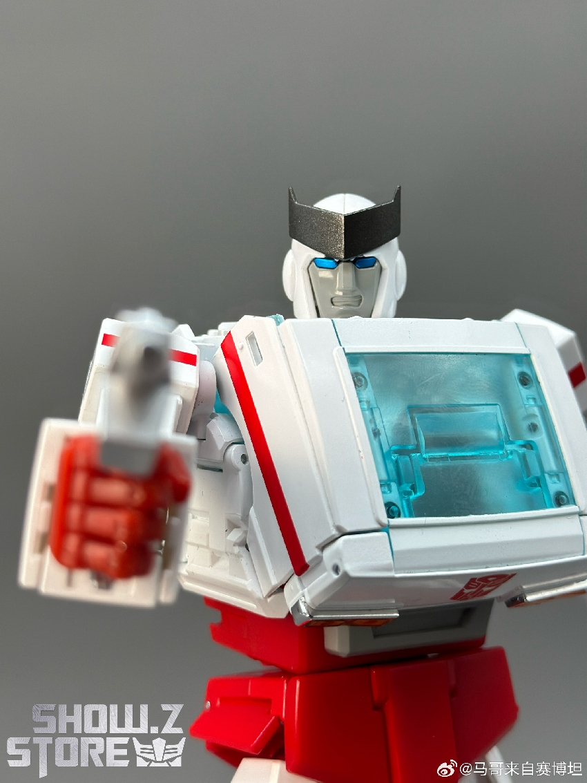 White medical Transformer Ratchet FM-04 robot mode with articulated limbs White medical Transformer Ratchet FM-04 robot mode with articulated limbs