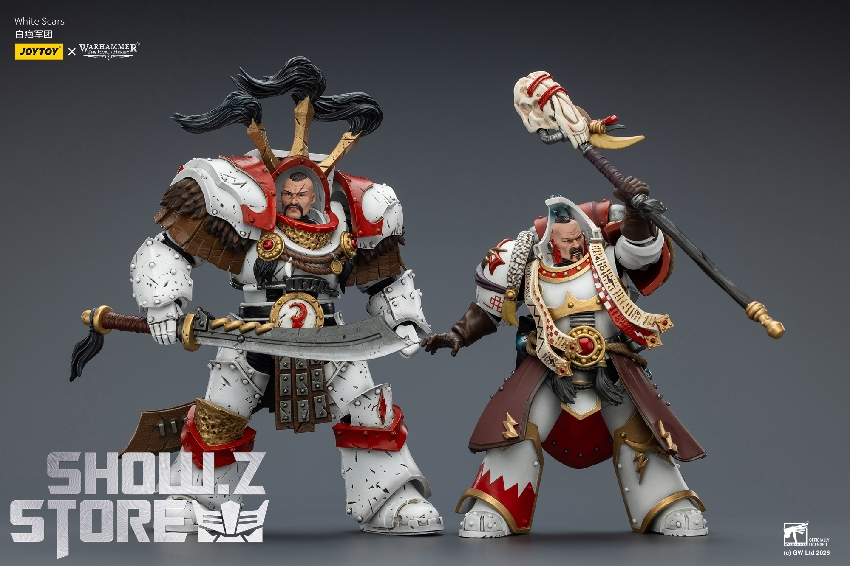 JT03486 comparison back JoyToy Warhammer 40K 1/18 figures – JT03486 White Scars Legion Praetor shown with another figure (back view comparison)