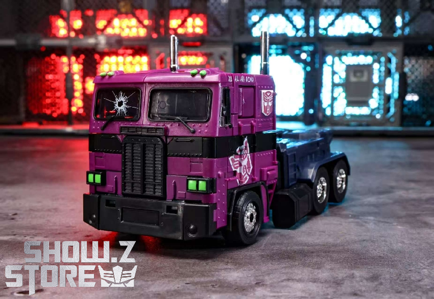 4TH-MP10SG 4th Party MP-10 Shattered Glass Optimus Prime figure (6/14) - close-up detail 4TH-MP10SG 4th Party MP-10 Shattered Glass Optimus Prime figure - close-up detail