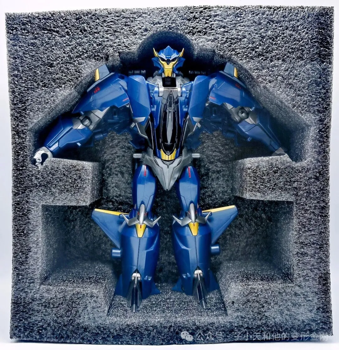 Gear Factory Gale TFP AM-22 Dreadwing robot in action pose Gear Factory Gale TFP AM-22 Dreadwing robot in action pose