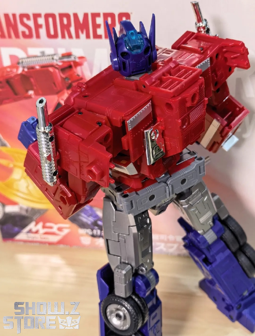 Red blue silver Optimus Prime collectible model Red blue silver Optimus Prime collectible model