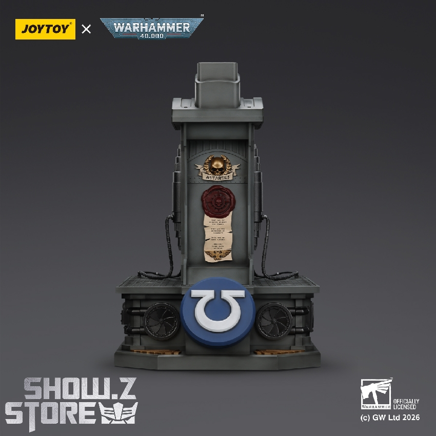 JoyToy Ultramarines helmet mounted on display platform JoyToy Ultramarines helmet mounted on display platform