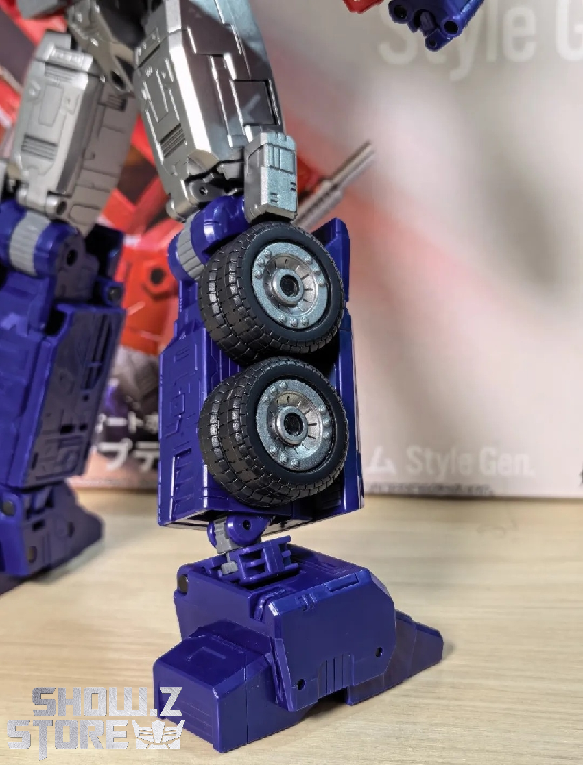 Classic Optimus Prime gattai transformation robot model Classic Optimus Prime gattai transformation robot model