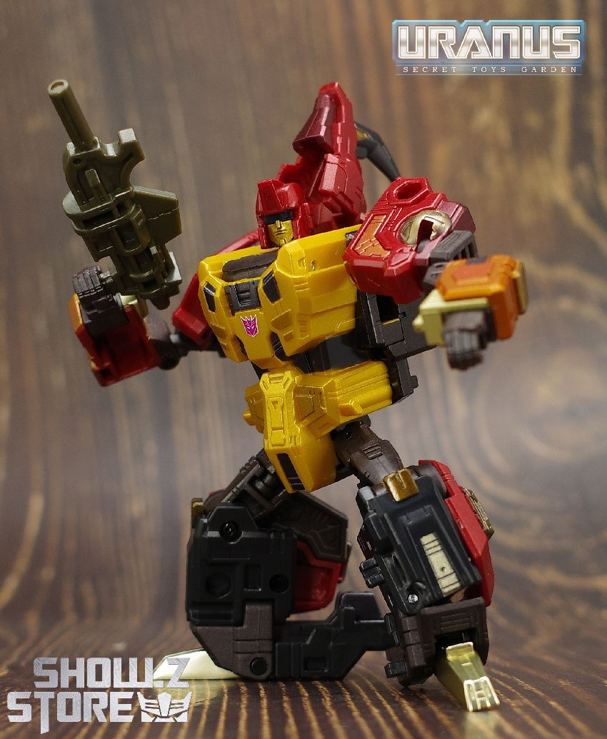 Predaking orange yellow transformer battle ready stance Predaking orange yellow transformer battle ready stance