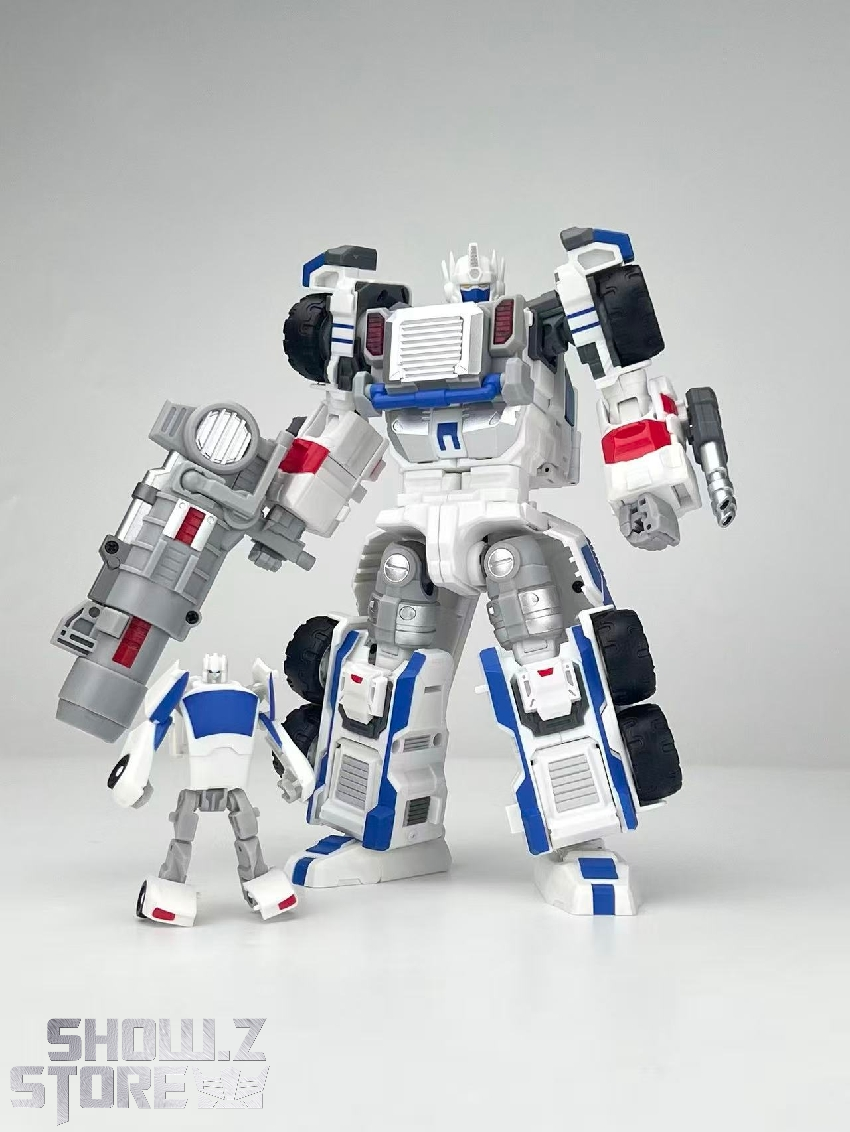 MB-15F white Optimus Prime version with all vehicle components display MB-15F white Optimus Prime version with all vehicle components display